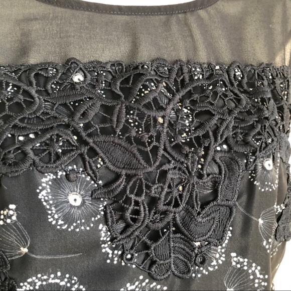 RW&CO. Sleeveless Dandelion Crochet Blouse Top - Picture 6 of 9